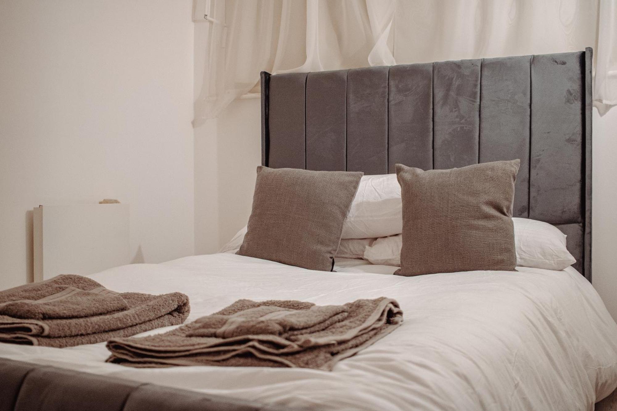 Central & Spacious, Sleeps 8, Perfect For Groups Leeds  Exterior photo