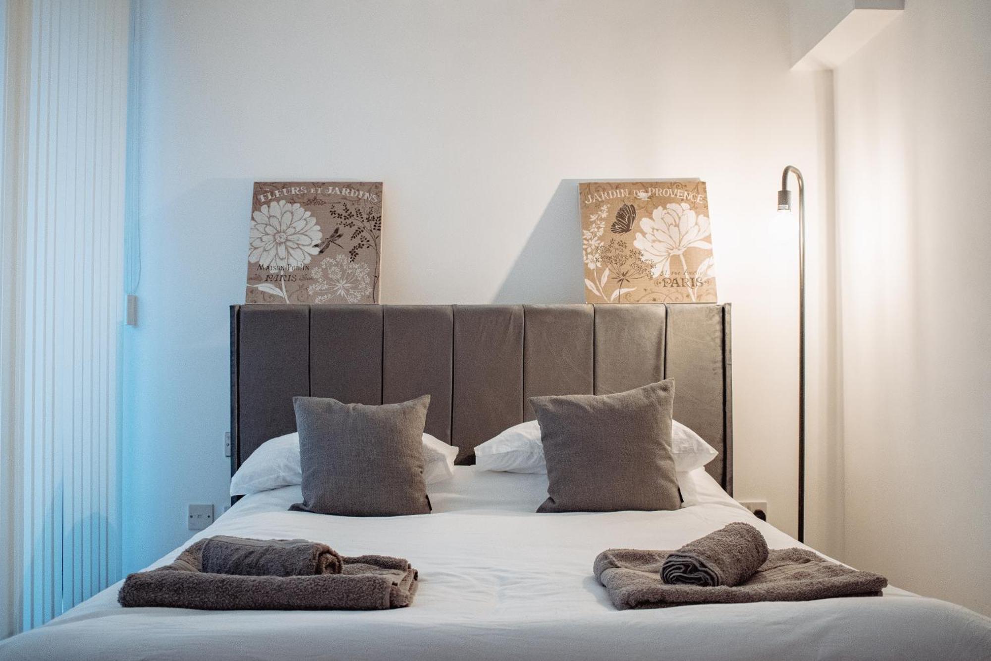 Central & Spacious, Sleeps 8, Perfect For Groups Leeds  Exterior photo