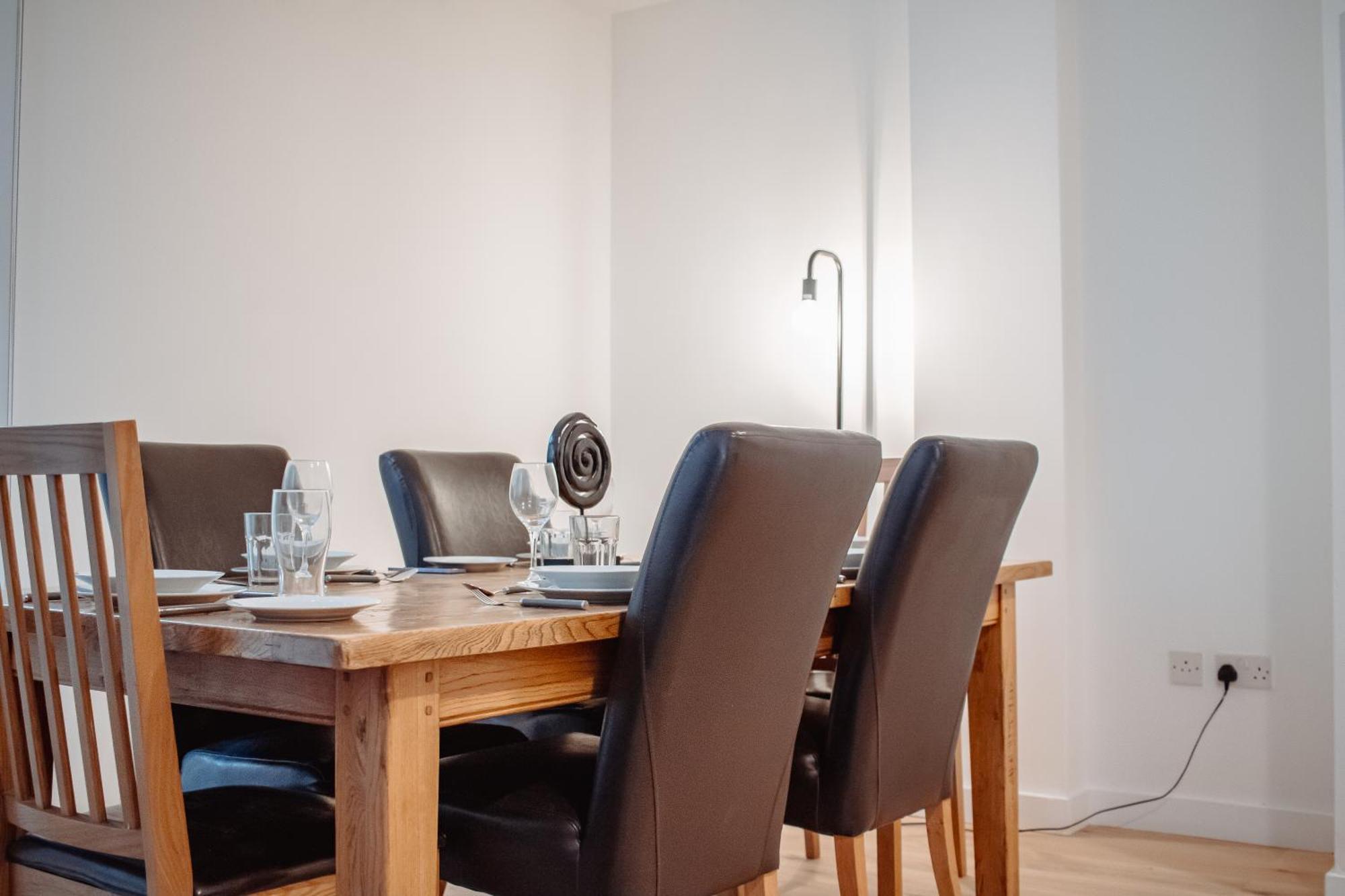 Central & Spacious, Sleeps 8, Perfect For Groups Leeds  Exterior photo