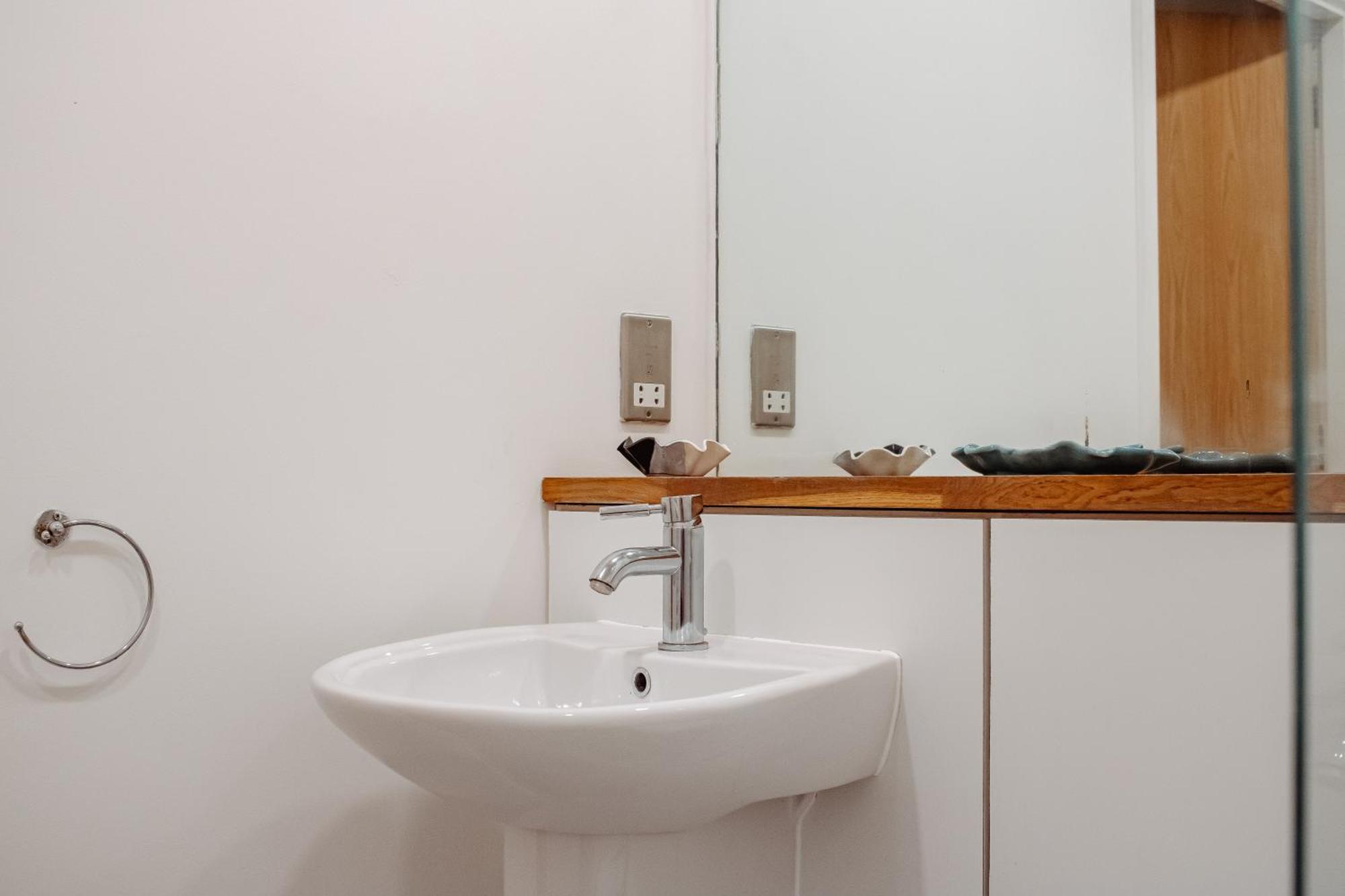 Central & Spacious, Sleeps 8, Perfect For Groups Leeds  Exterior photo