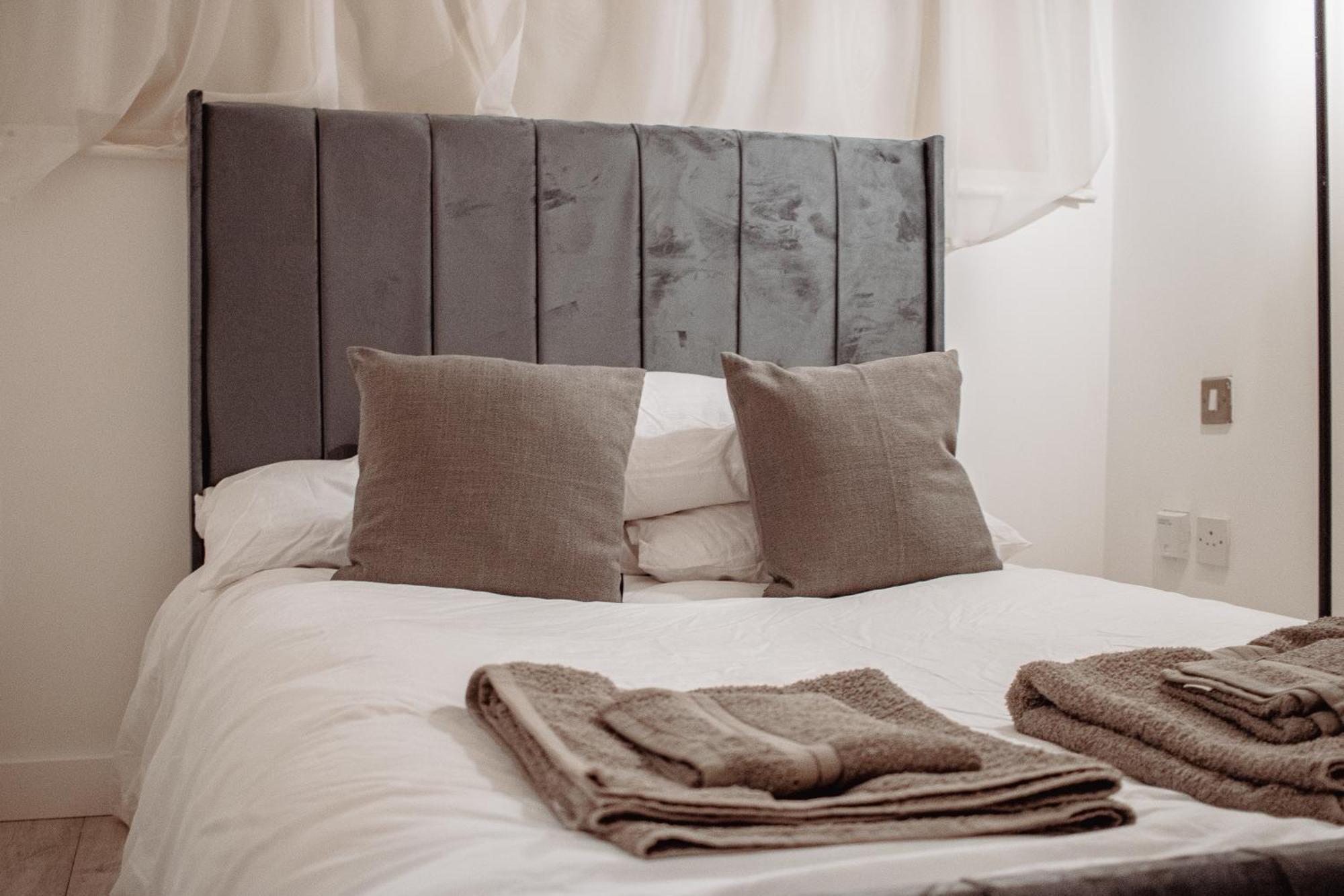 Central & Spacious, Sleeps 8, Perfect For Groups Leeds  Exterior photo
