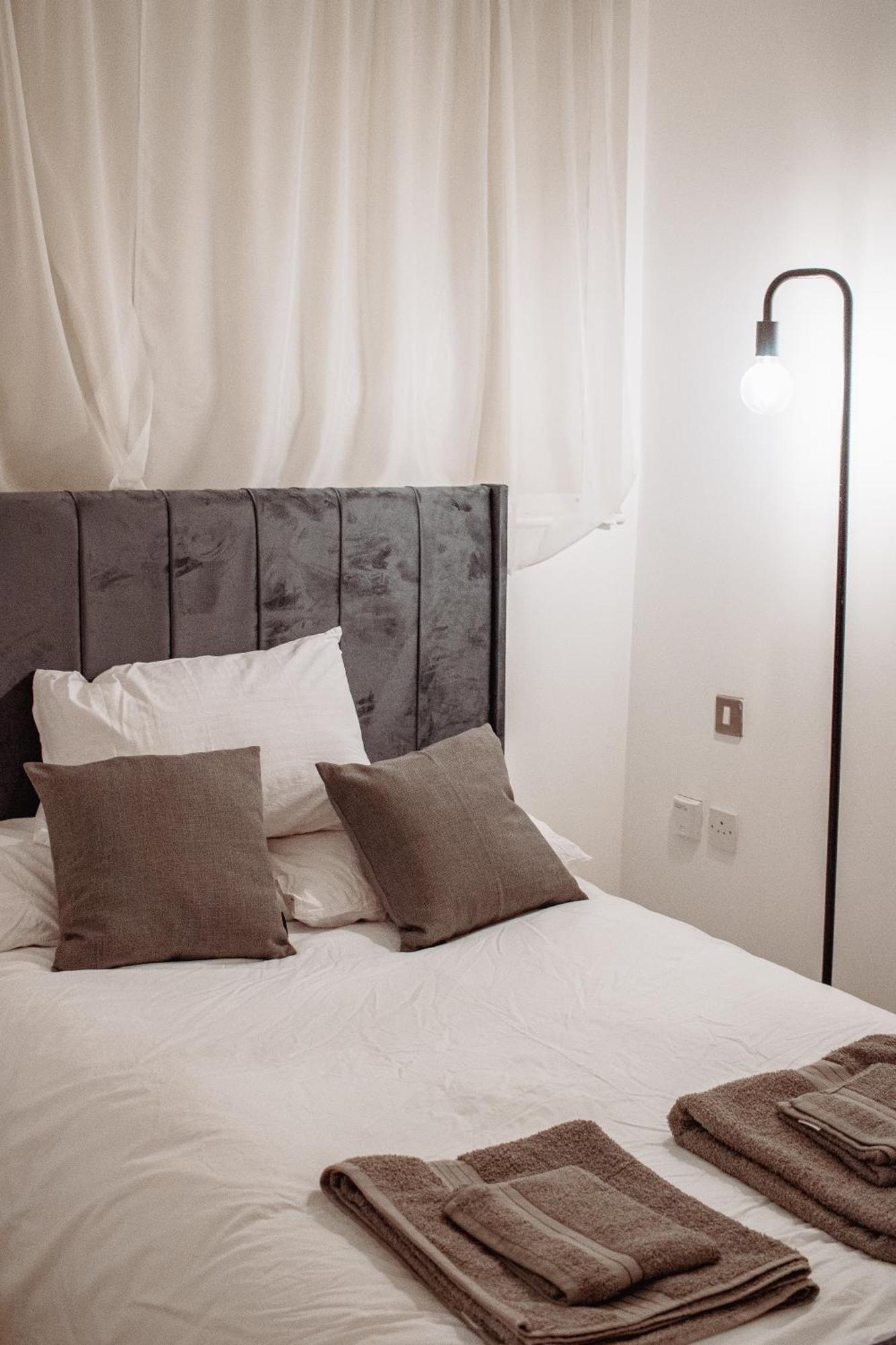 Central & Spacious, Sleeps 8, Perfect For Groups Leeds  Exterior photo
